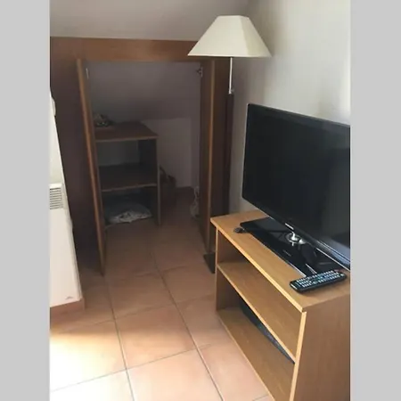 T2 Bis, Calme, Plein Centre De Luchon, Avec Balcon Et Garage *