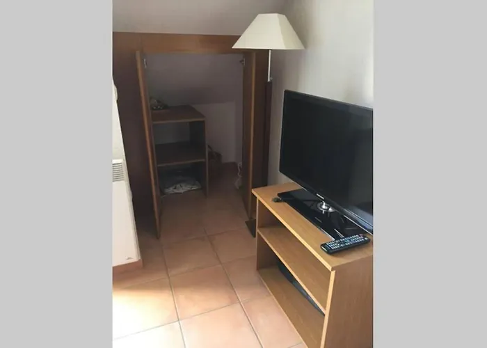 T2 Bis, Calme, Plein Centre De Luchon, Avec Balcon Et Garage *