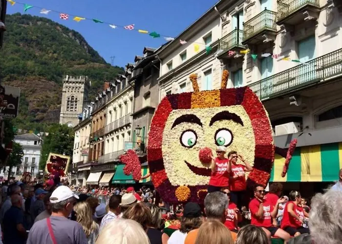 T2 Bis, Calme, Plein Centre De Luchon, Avec Balcon Et Garage Appartamento Bagnères-de-Luchon