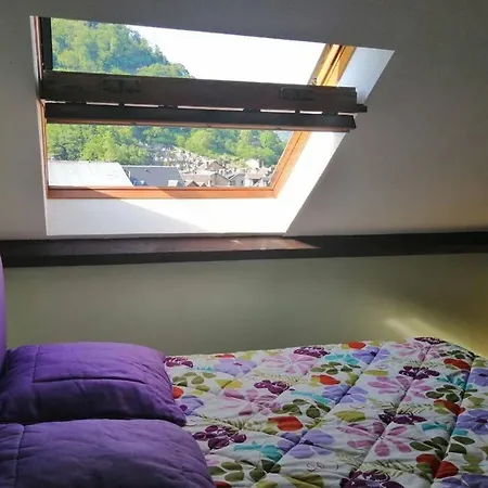 T2 Bis, Calme, Plein Centre De Luchon, Avec Balcon Et Garage Appartamento *