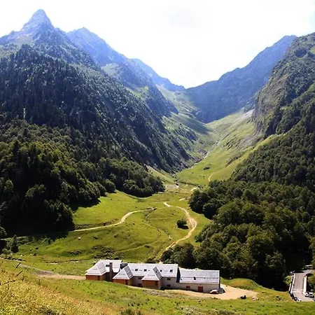 T2 Bis, Calme, Plein Centre De Luchon, Avec Balcon Et Garage *