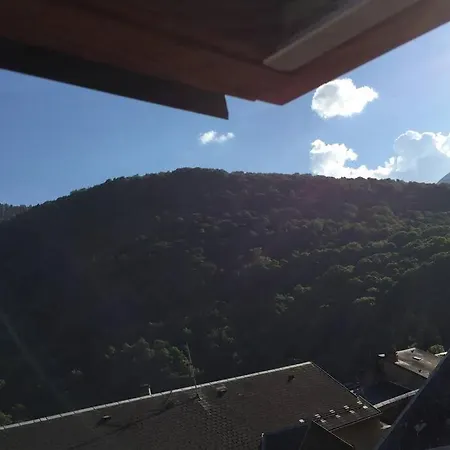 T2 Bis, Calme, Plein Centre De Luchon, Avec Balcon Et Garage *