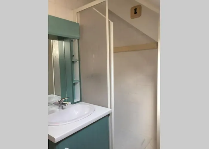 T2 Bis, Calme, Plein Centre De Luchon, Avec Balcon Et Garage