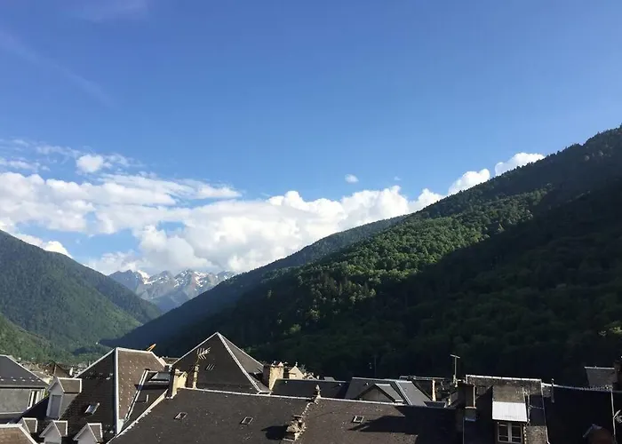 T2 Bis, Calme, Plein Centre De Luchon, Avec Balcon Et Garage Apartman